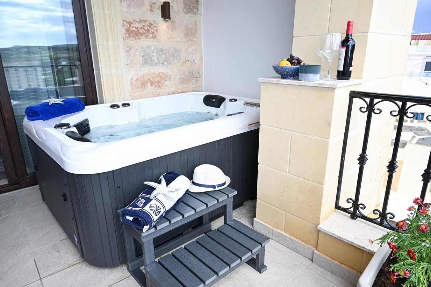 Apartament Ta'Lonza Luxury Near Goldenbay With Hot Tub App3 Mellieħa Zewnętrze zdjęcie